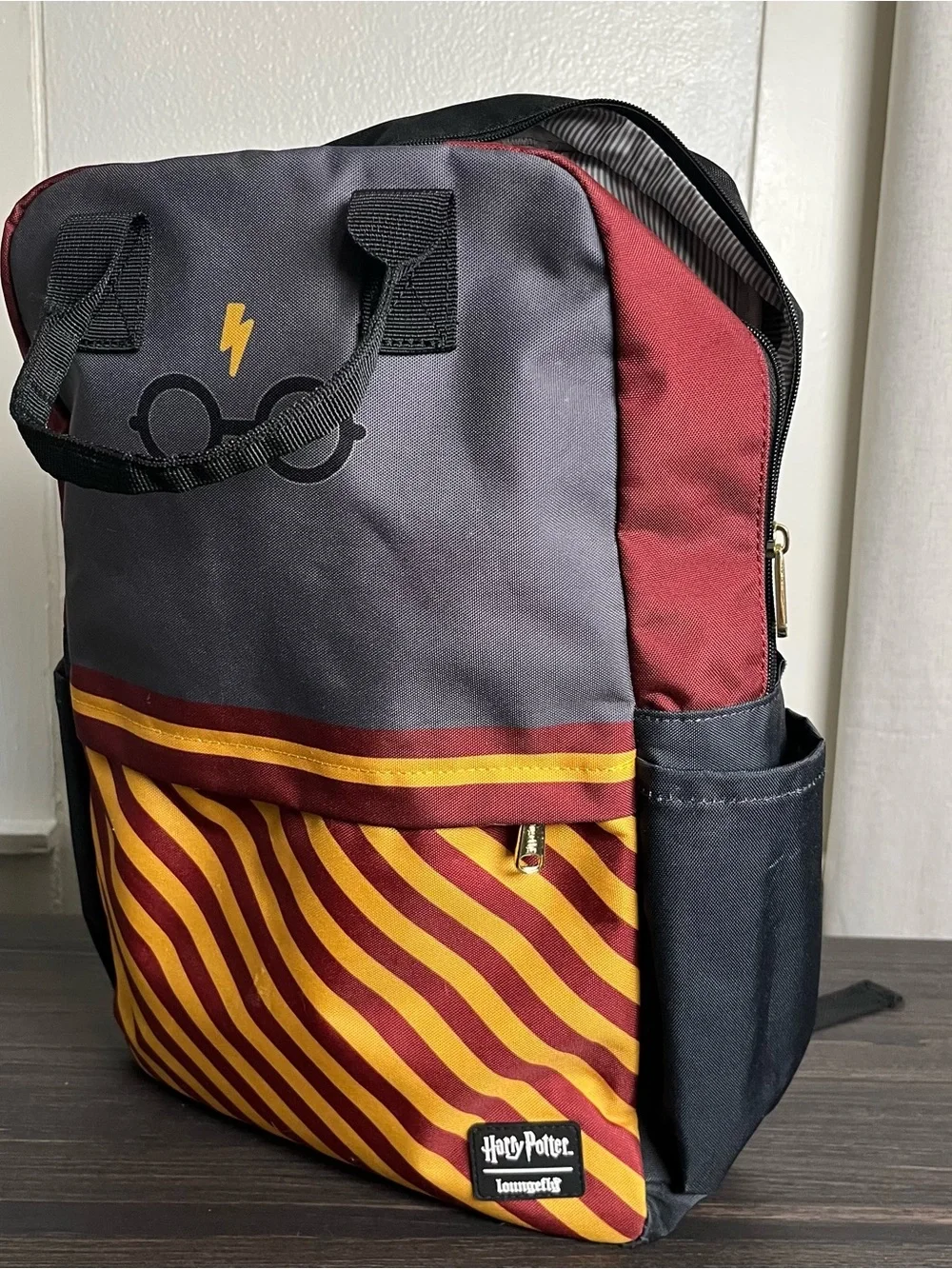 Harry Potter Gryffindor glasses nylon backpack w/ maroon & yellow stripe design